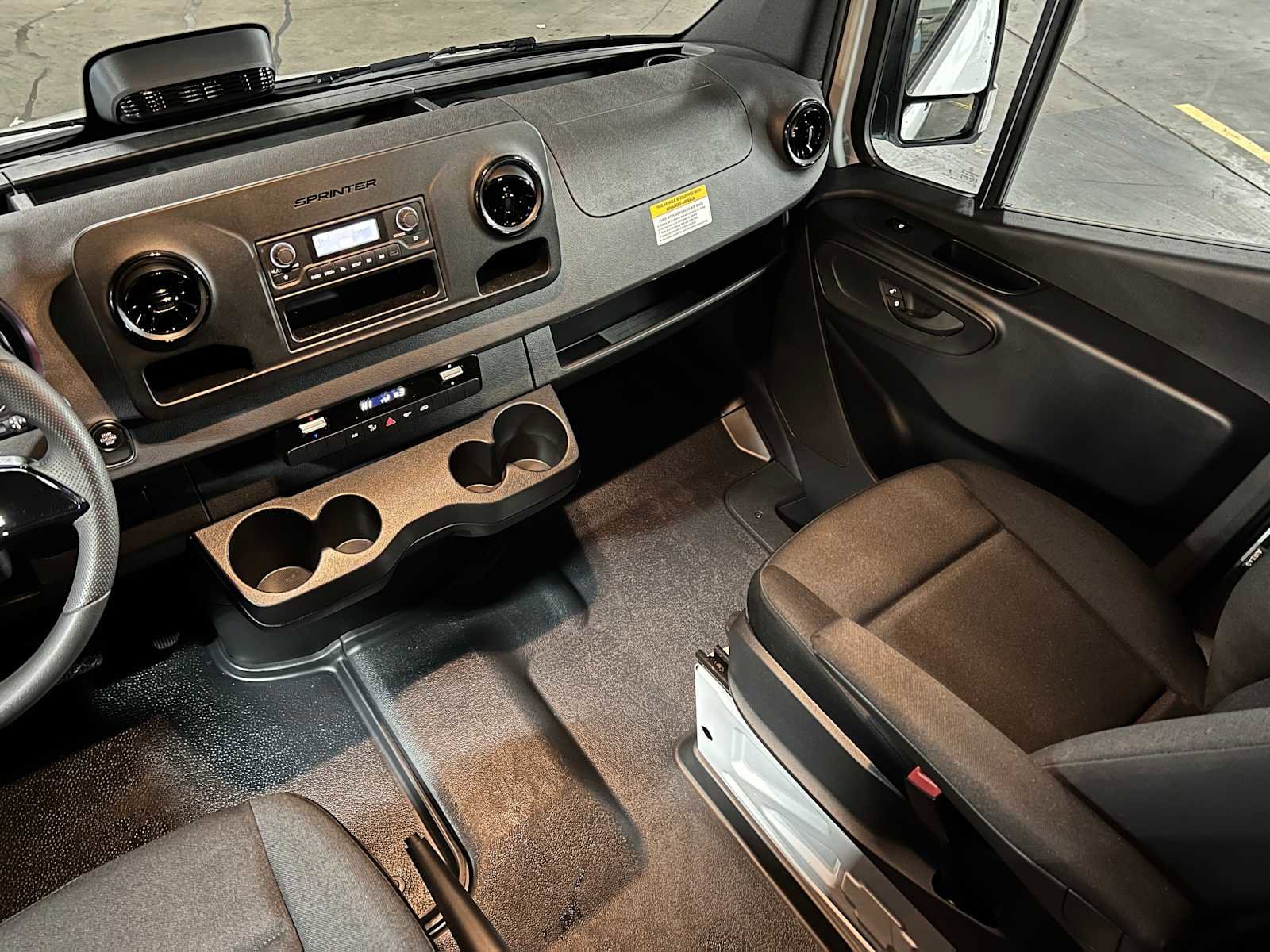 Used 2025 Mercedes-Benz Sprinter 2500 image 32