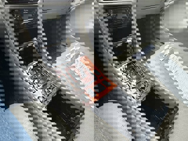 Used 2002 Mercedes-Benz CLK 320 Cabriolet image 22