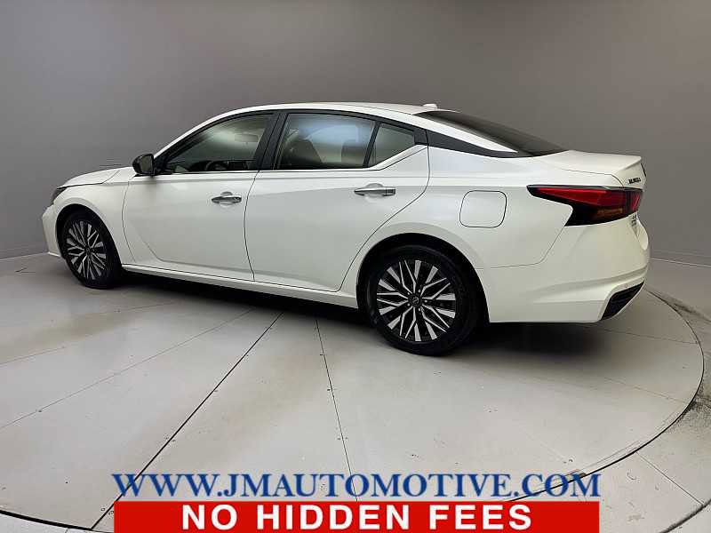 Used 2024 Nissan Altima 2.5 SV FWD image 3