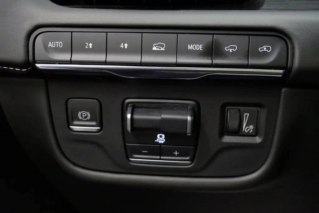 Used 2024 Cadillac Escalade Premium Luxury Platinum AWD/4WD image 28