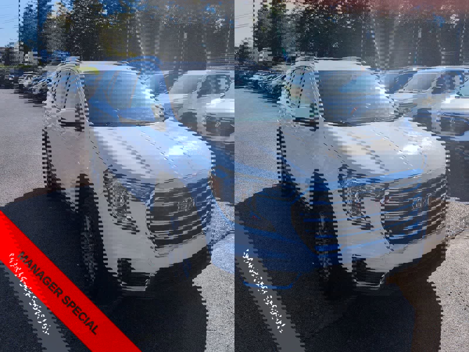 Used 2023 GMC Terrain SLT image 2