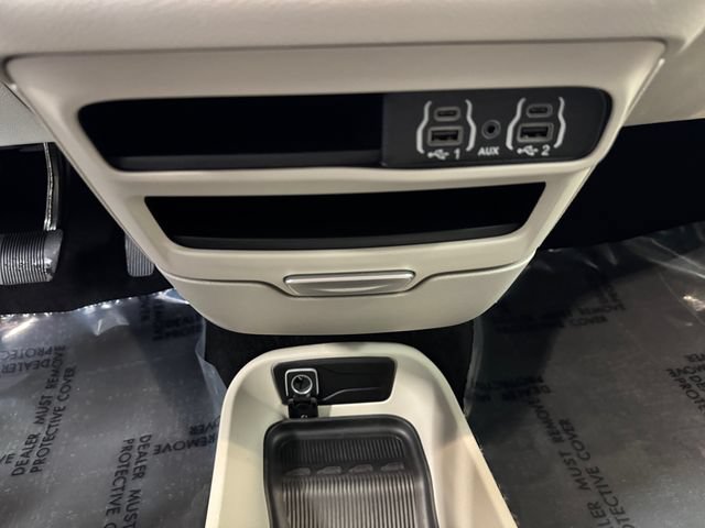 Used 2024 Chrysler Pacifica Touring-L FWD image 15
