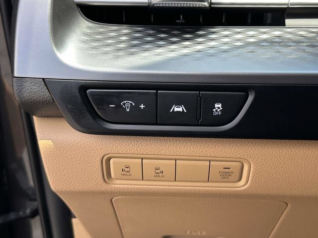 Used 2024 Kia Carnival LX FWD image 14