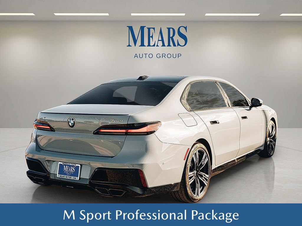 Used 2025 BMW 760i xDrive w/ Executive Package image 5