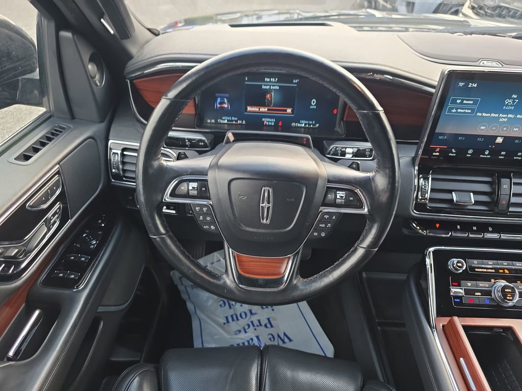 Used 2023 Lincoln Navigator Reserve image 14