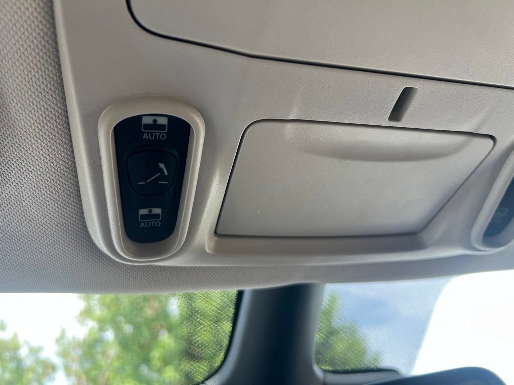 Certified 2023 Chrysler Pacifica Limited FWD image 43