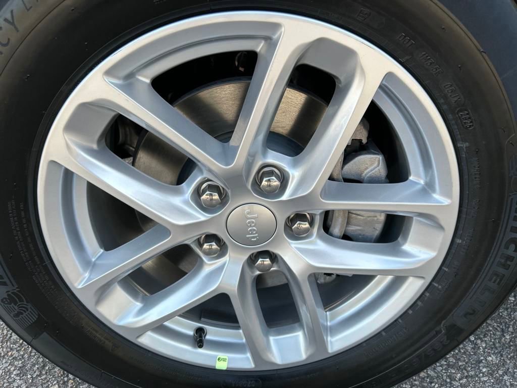 New 2025 Jeep Grand Cherokee Laredo X w/ Luxury Tech Group I image 10