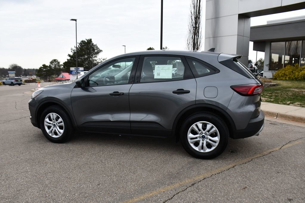 Used 2023 Ford Escape AWD image 3