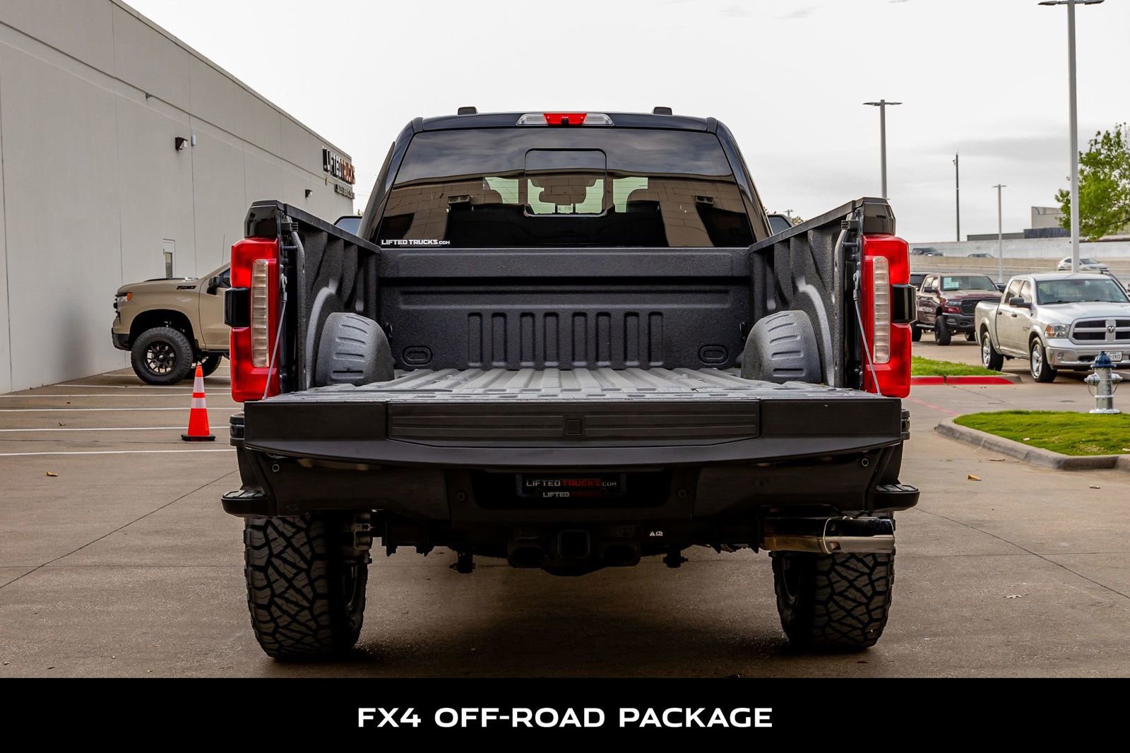 Used 2023 Ford F350 Lariat w/ Lariat Ultimate Package AWD/4WD image 9