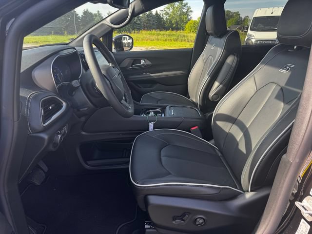 New 2027 Chrysler Pacifica Limited AWD/4WD image 22