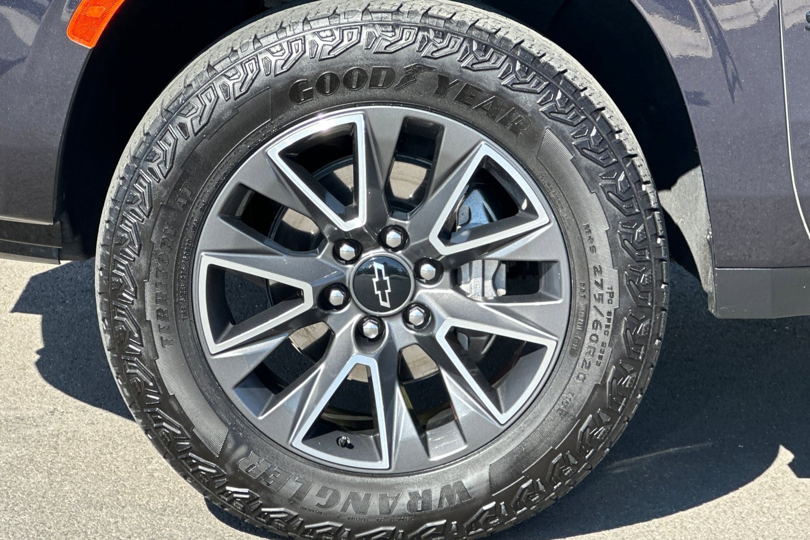 Used 2024 Chevrolet Suburban Z71 image 45