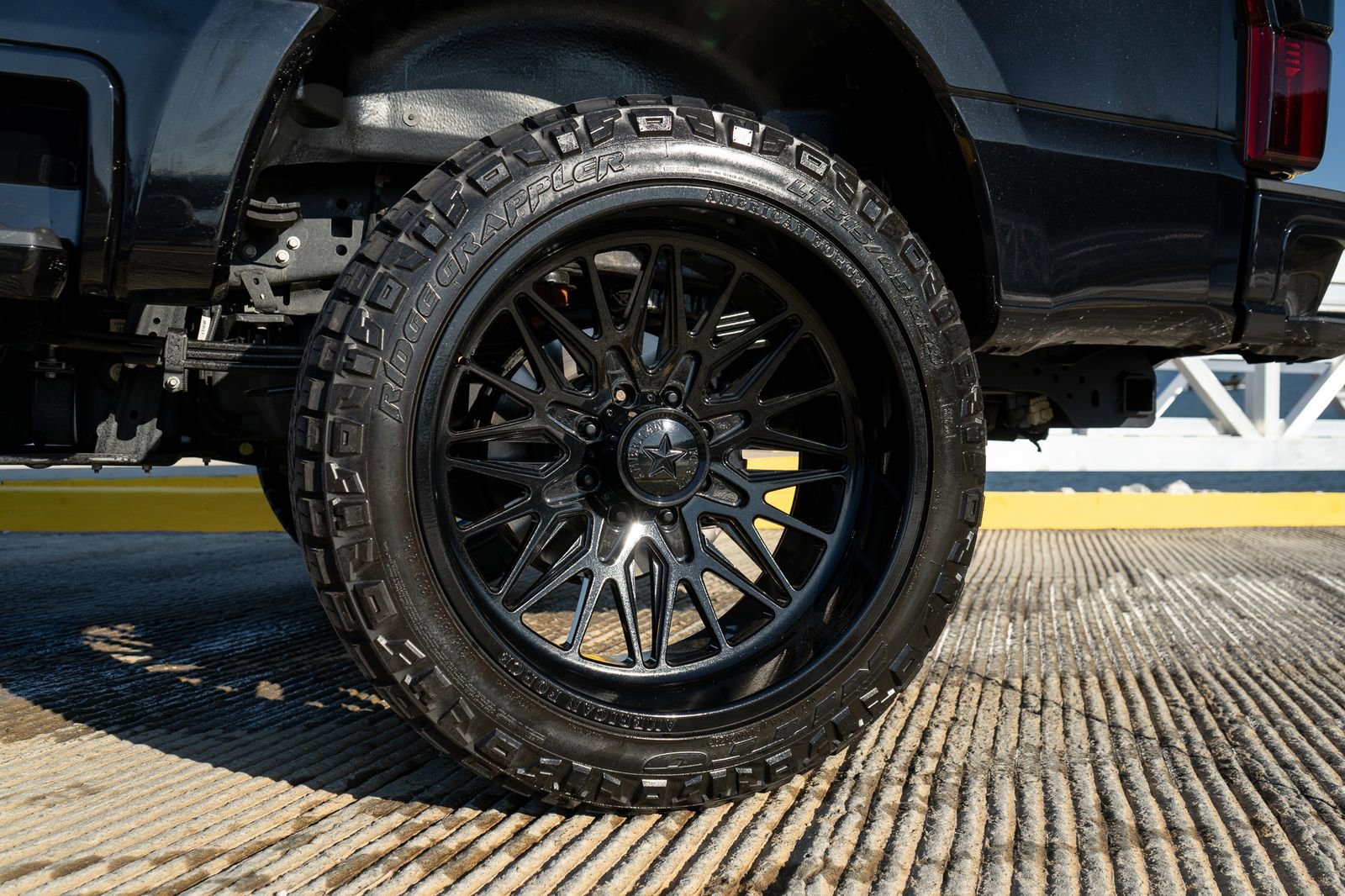 Used 2025 Ford F250 Platinum w/ Platinum Plus Package image 20