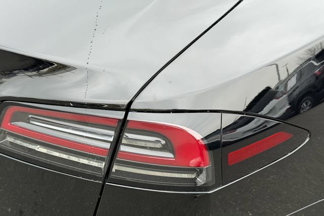 Used 2022 Tesla Model S image 2