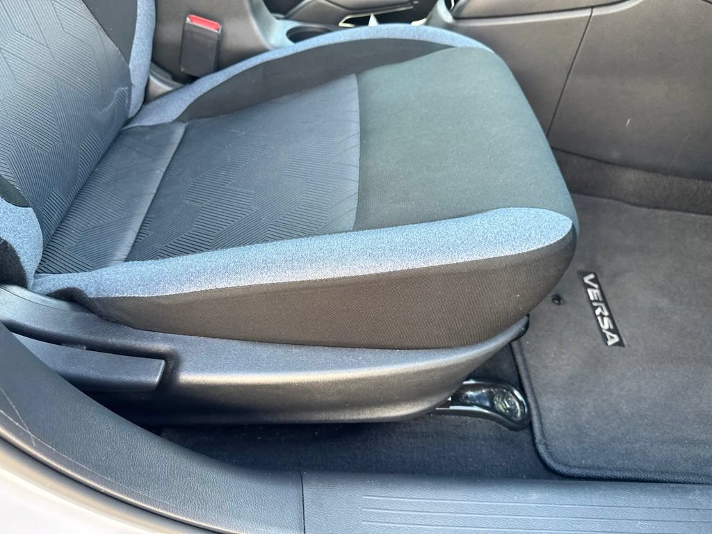 Used 2025 Nissan Versa SV FWD image 32