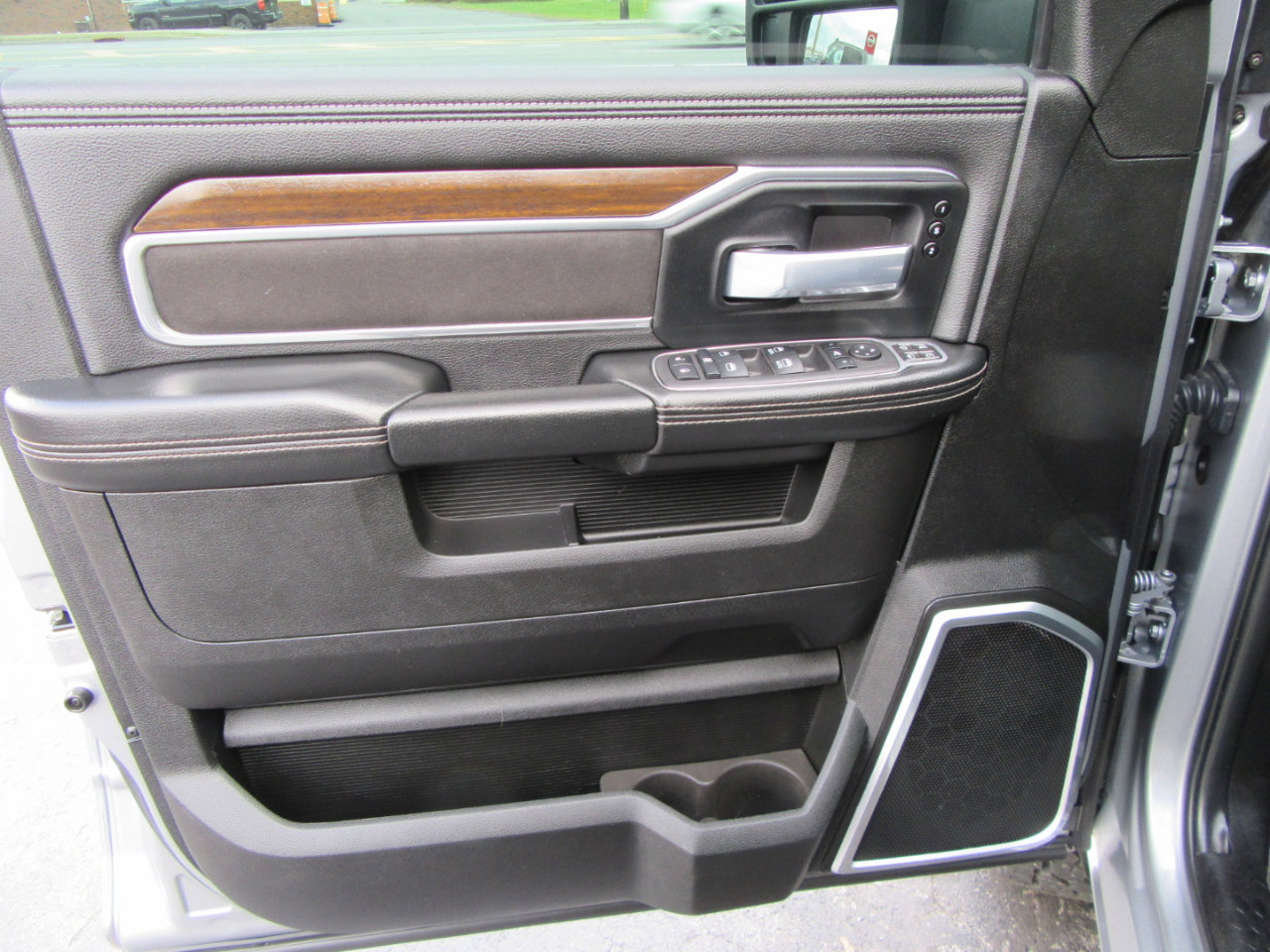 Used 2024 RAM 2500 Laramie image 27