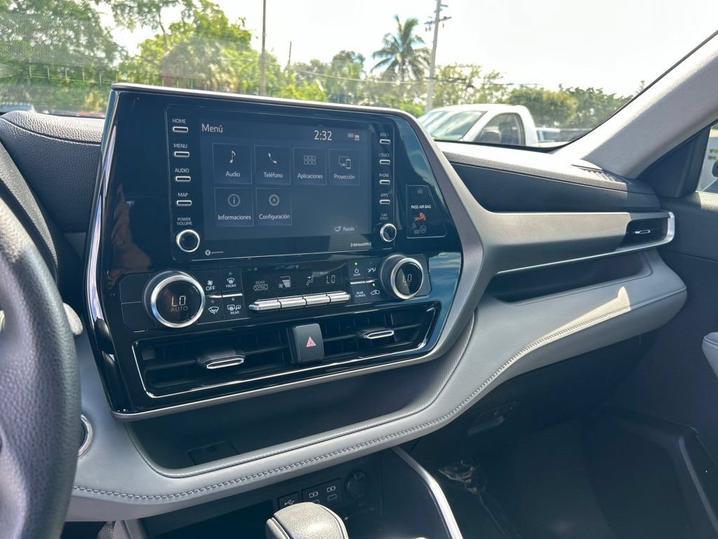 Used 2022 Toyota Highlander L FWD image 11