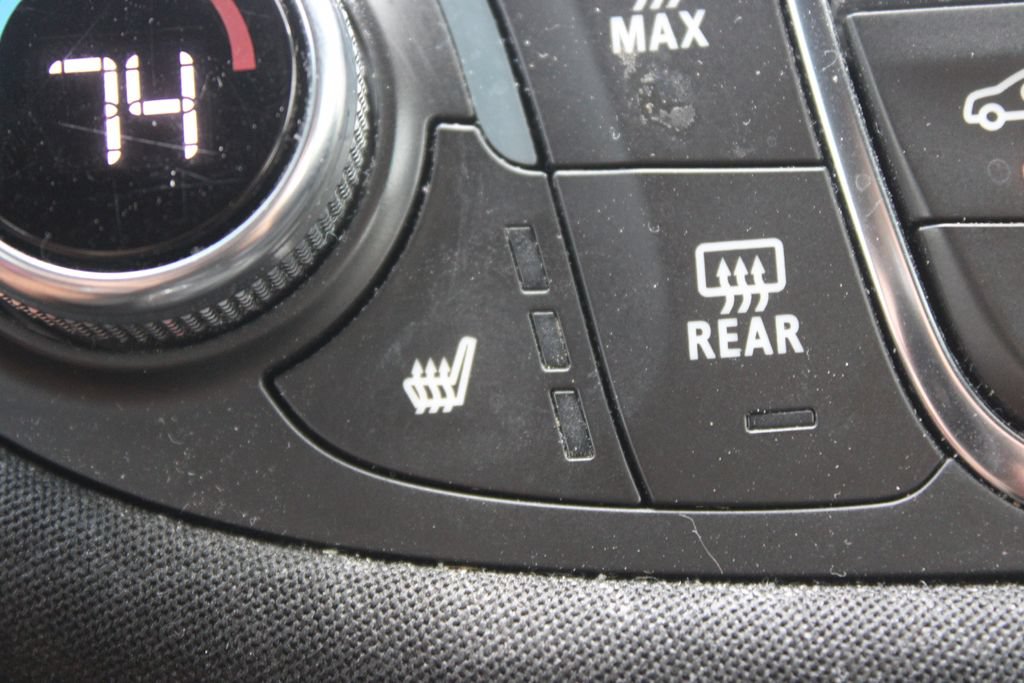 Used 2022 Chevrolet Malibu LT FWD image 32