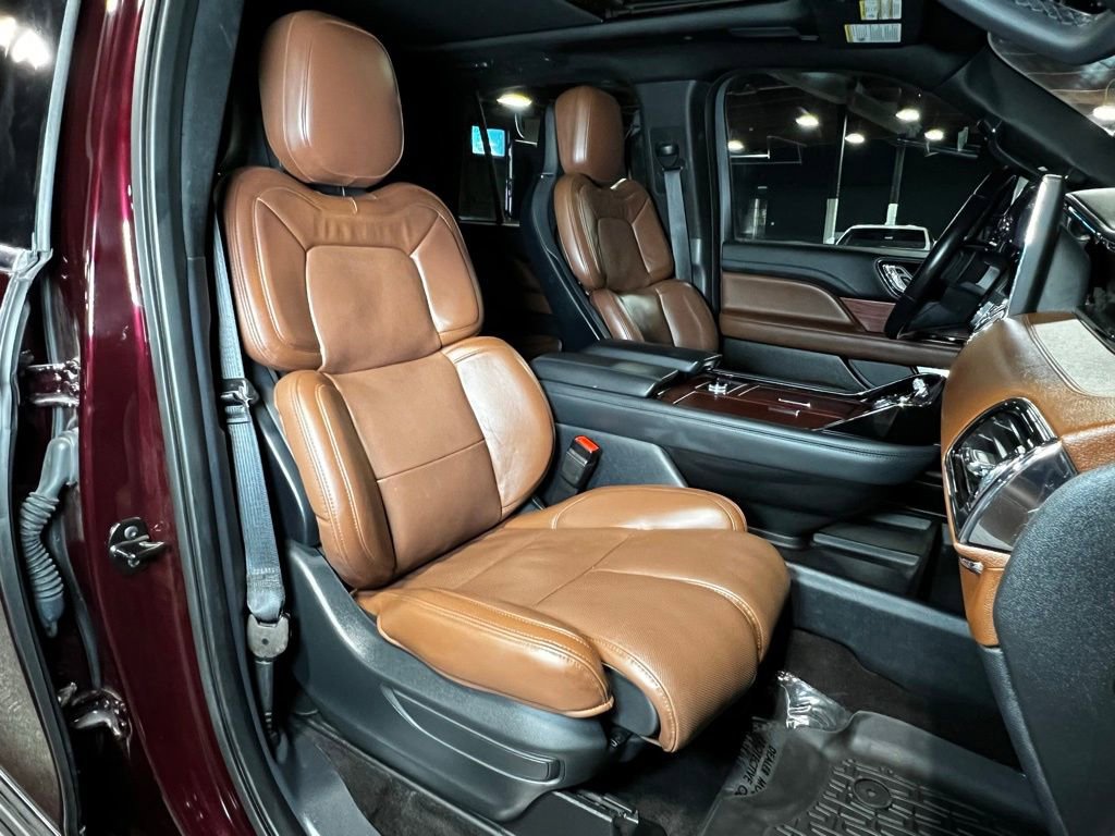 Used 2023 Lincoln Navigator Reserve AWD/4WD image 4