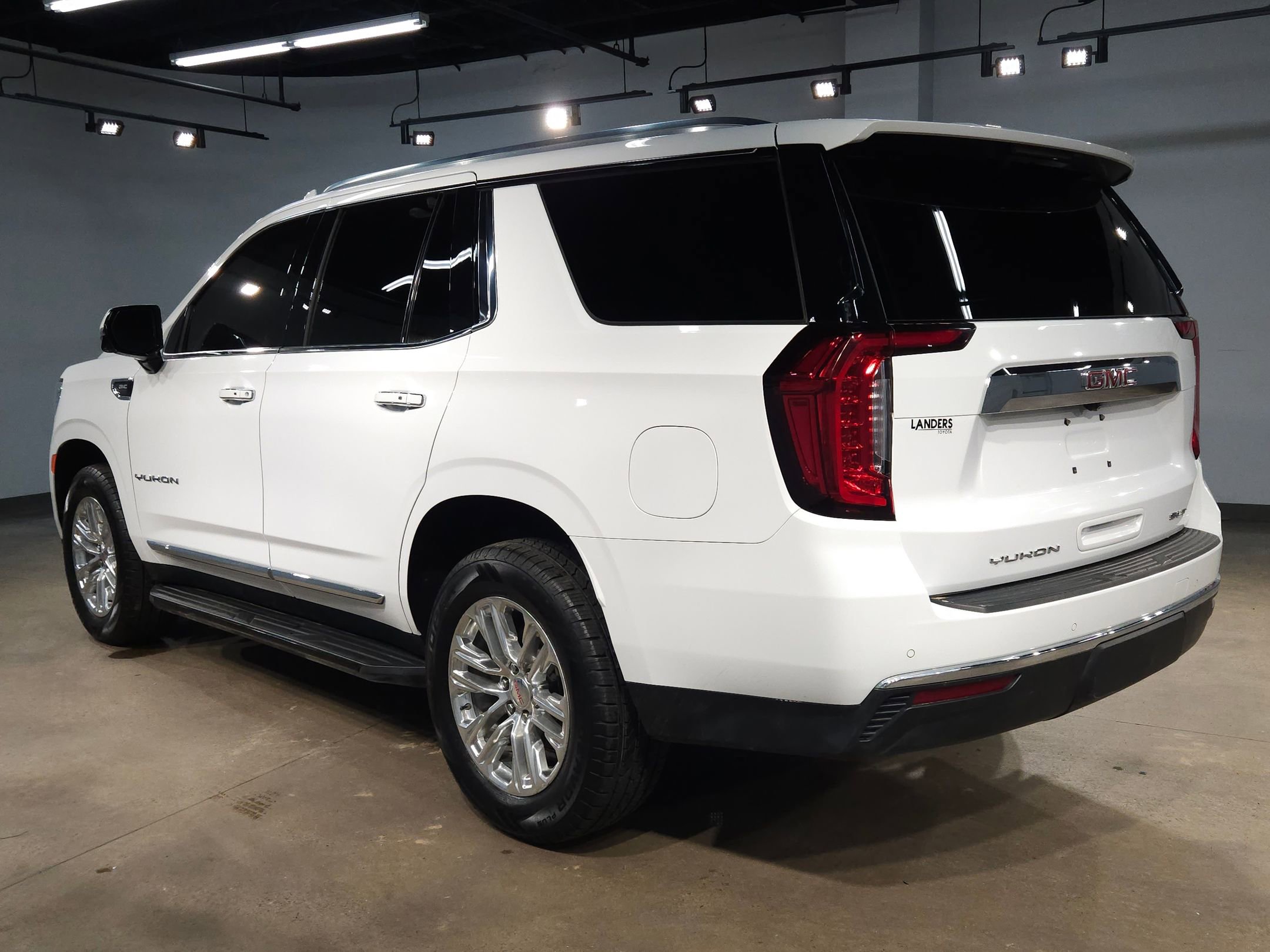 Used 2021 GMC Yukon SLT w/ SLT Luxury Package image 5