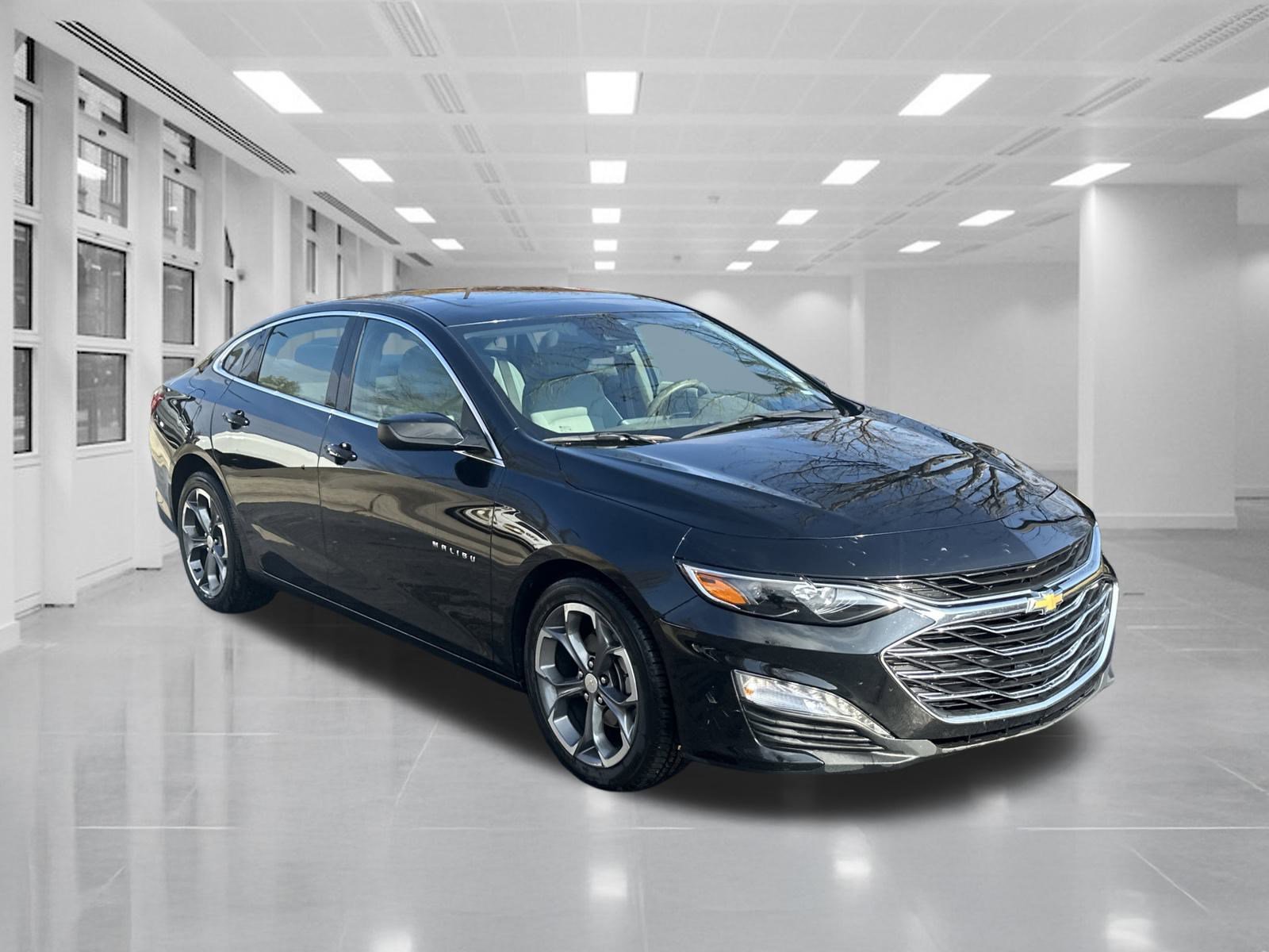 Used 2024 Chevrolet Malibu LT FWD image 3