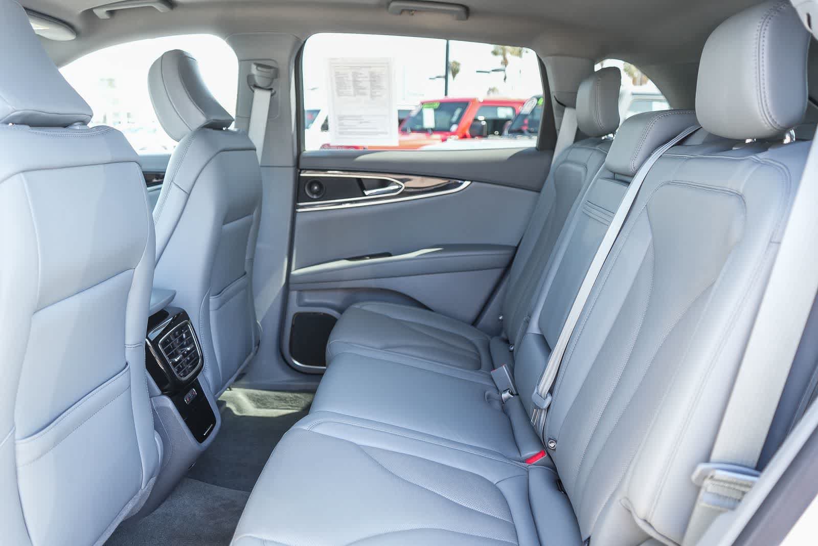 Used 2022 Lincoln Nautilus Reserve w/ Luxury Package FWD image 19
