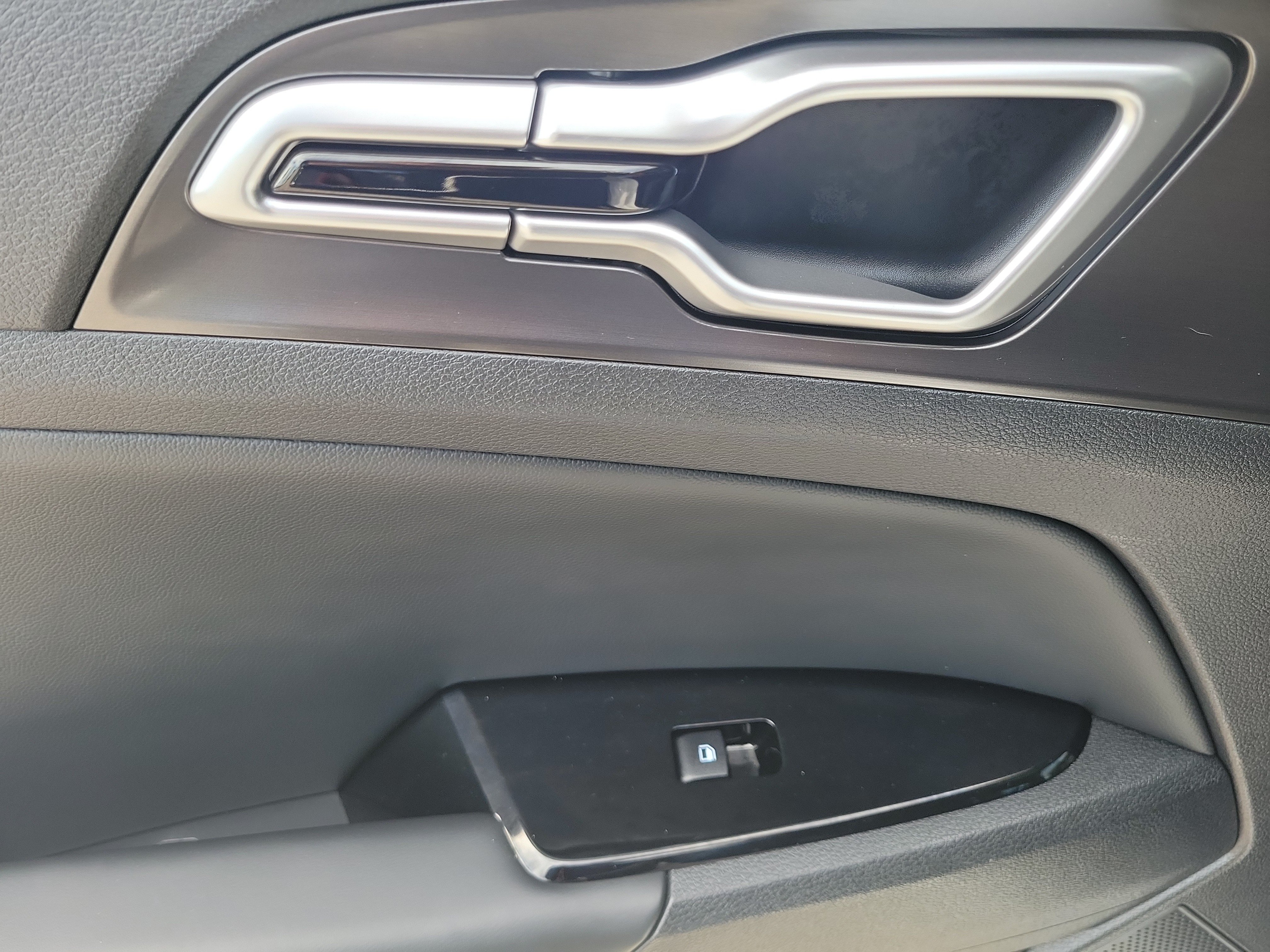 Used 2025 Kia Sportage EX w/ Premium Package FWD image 15