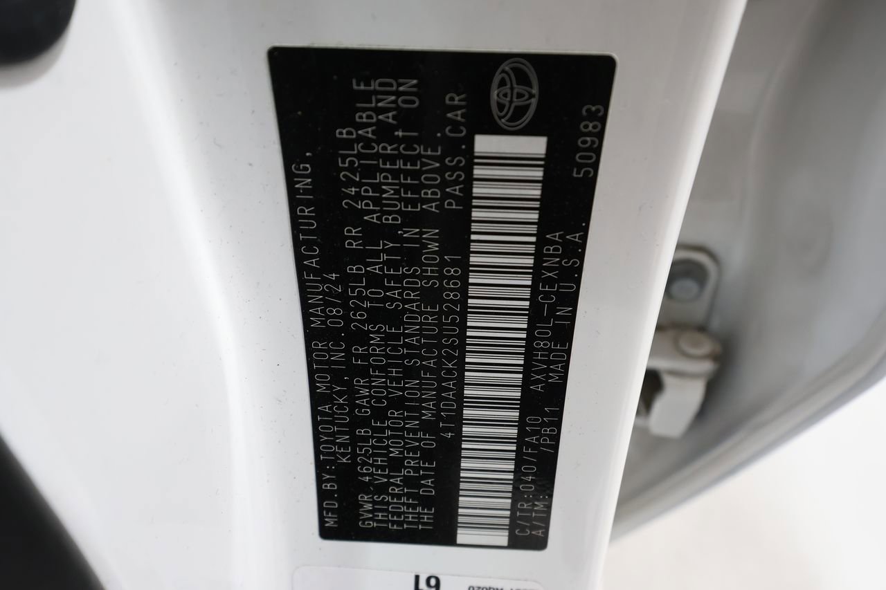 Used 2025 Toyota Camry LE image 32