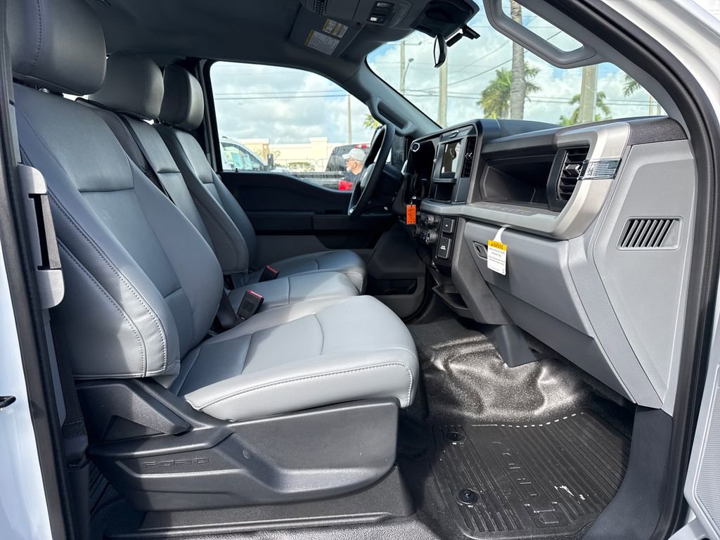 New 2026 Ford F250 XL w/ XL Chrome Package image 21