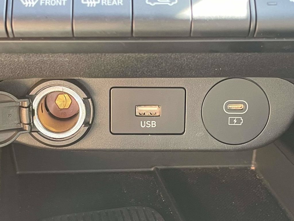 Used 2024 Hyundai Elantra Limited FWD image 23