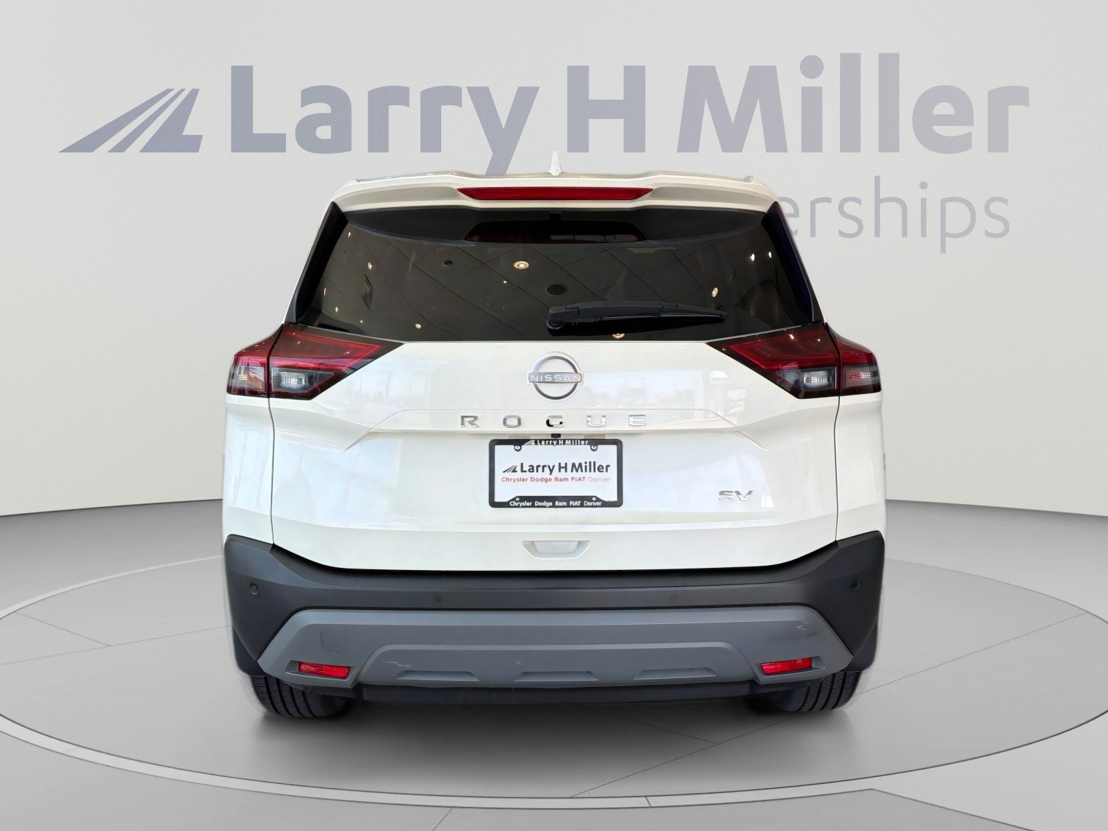 Used 2023 Nissan Rogue SV FWD image 4