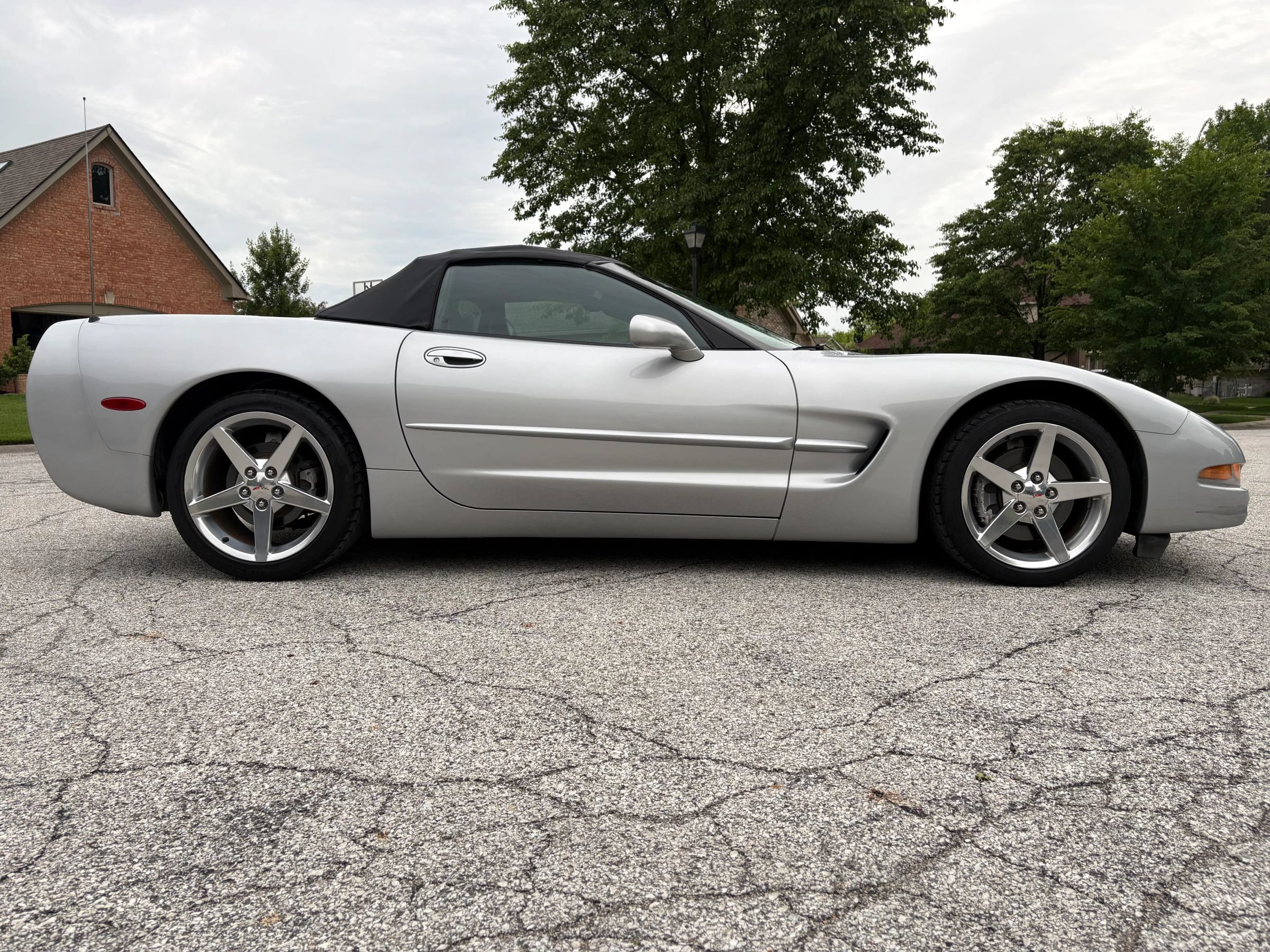 Used 1999 Chevrolet Corvette Convertible w/ Performance Handling Pkg RWD image 8