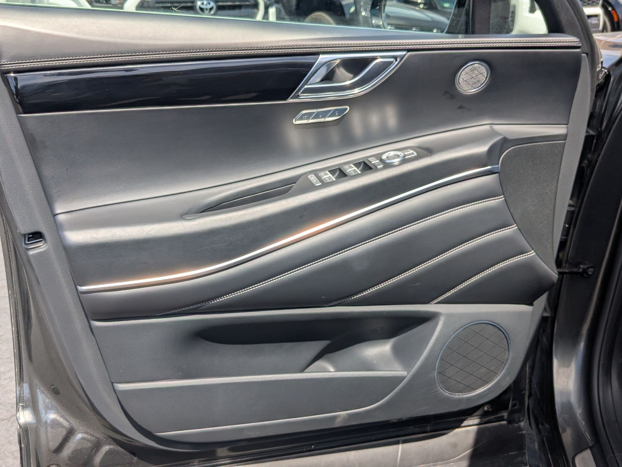 Used 2025 Genesis GV80 2.5T Standard AWD/4WD image 14