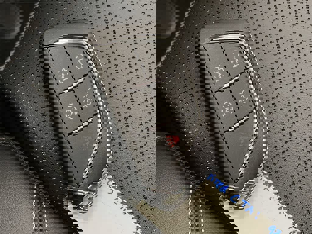 Certified 2026 Cadillac Vistiq Sport image 28