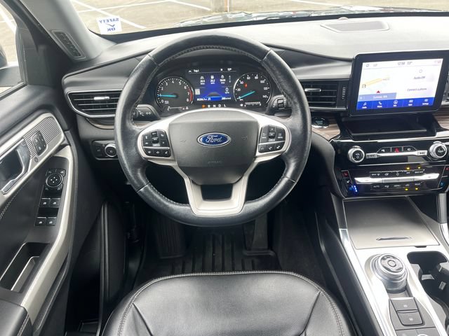 Used 2022 Ford Explorer Limited w/ Equipment Group 301A AWD/4WD image 19