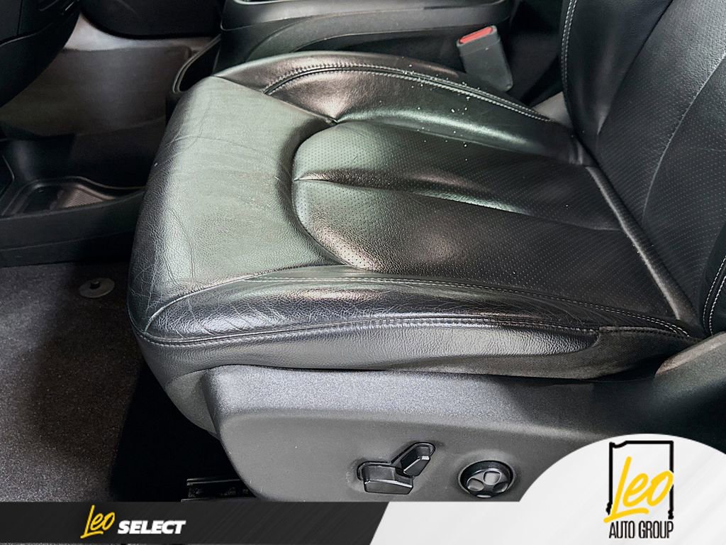 Used 2022 Chrysler Pacifica Touring-L w/ S Appearance Package image 18