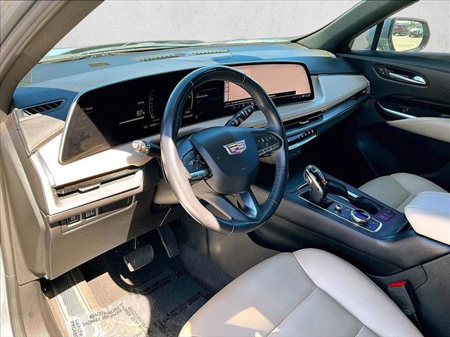 Used 2024 Cadillac XT4 Luxury w/ Cold Weather Package image 14