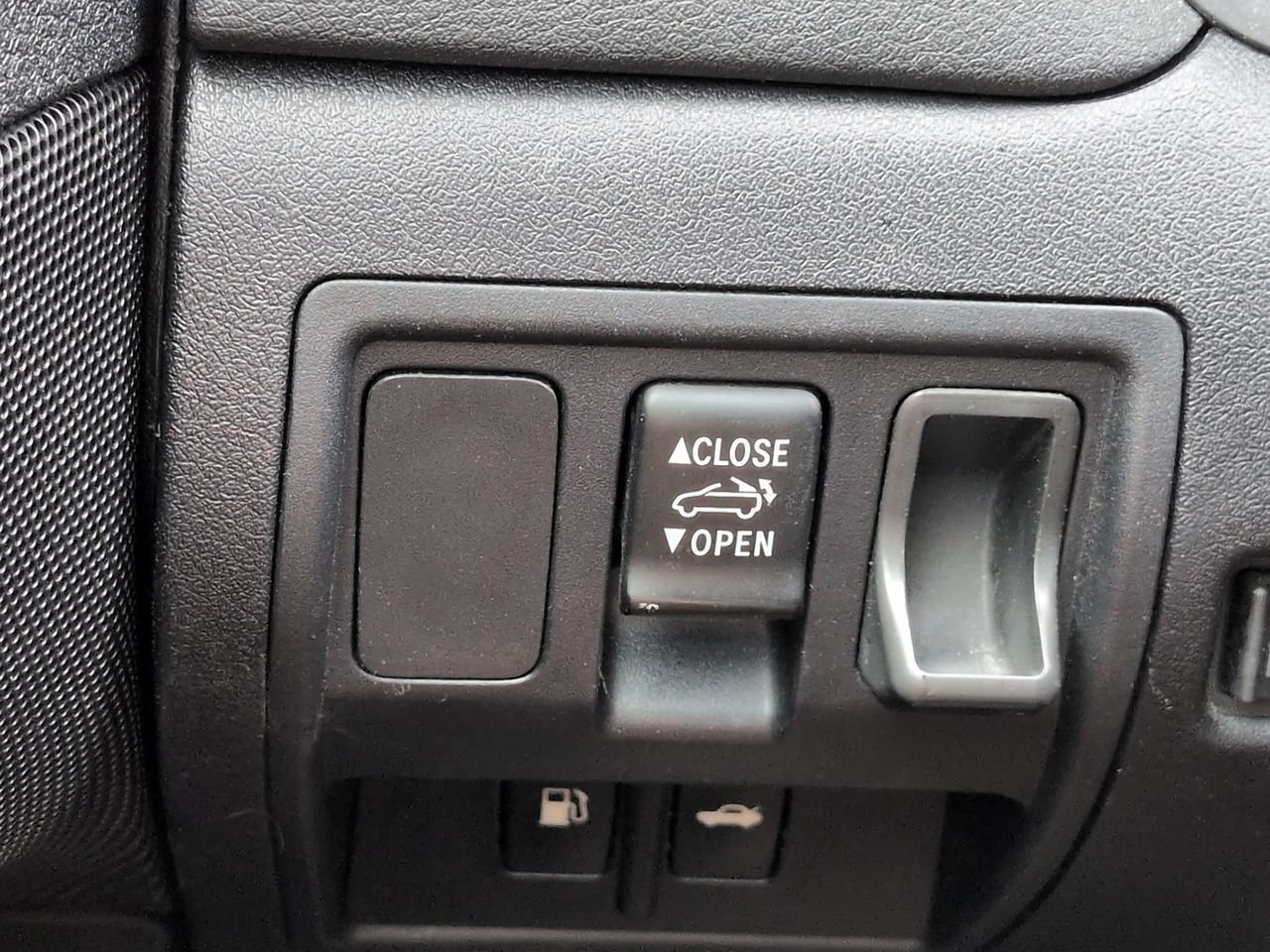 Used 2010 Lexus IS 250C RWD image 22