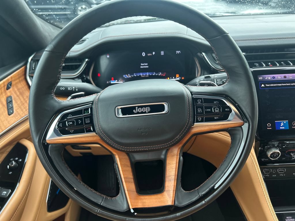 Used 2024 Jeep Grand Cherokee Summit AWD/4WD image 17