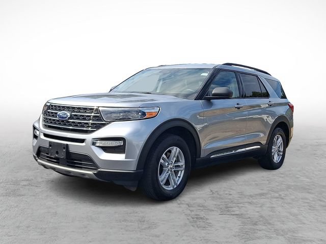 Used 2022 Ford Explorer XLT w/ Equipment Group 202A AWD/4WD image 3