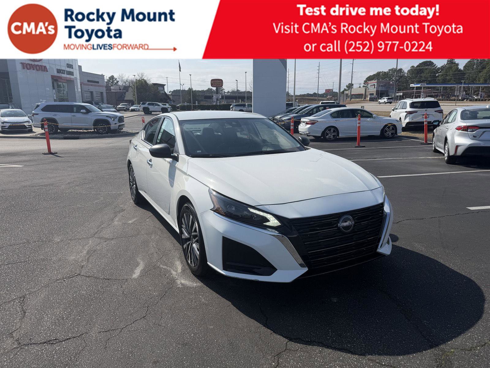 Used 2025 Nissan Altima 2.5 SV image 1