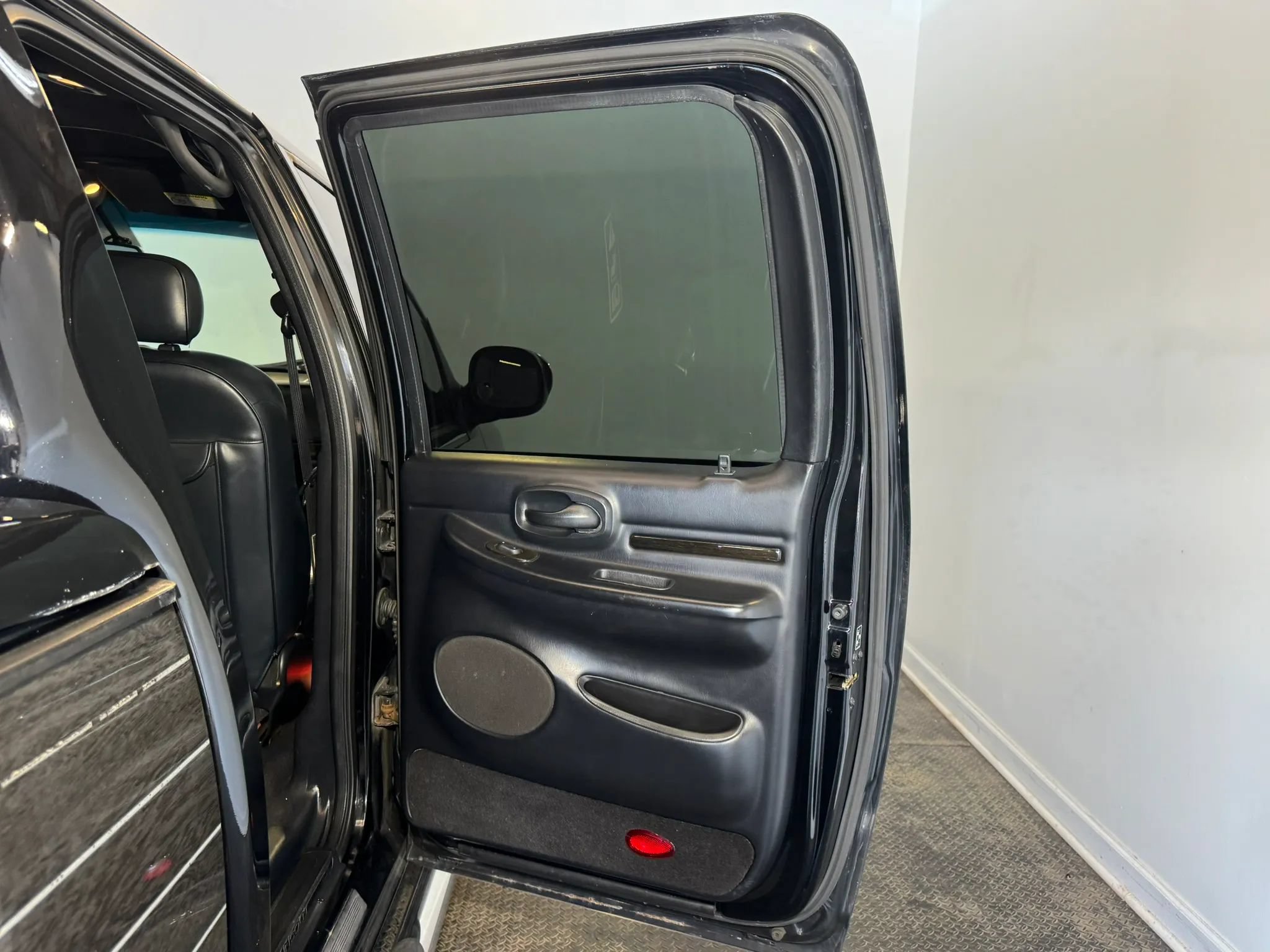 Used 2002 Lincoln Blackwood RWD image 27