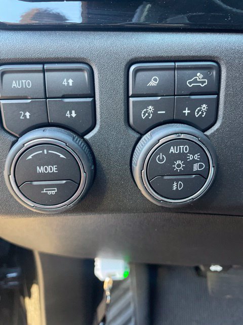 Used 2023 Chevrolet Silverado 1500 High Country w/ Technology Package AWD/4WD image 8