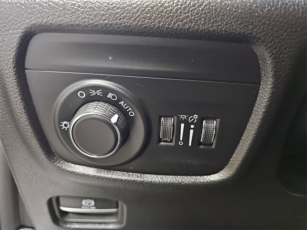 Used 2023 Jeep Grand Cherokee Altitude image 24