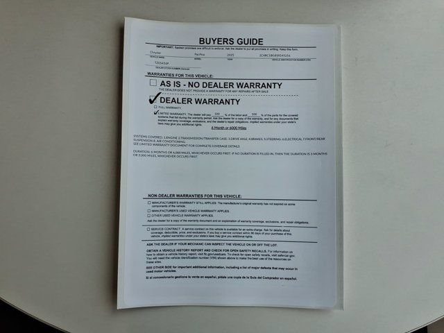 Used 2025 Chrysler Pacifica Select FWD image 33