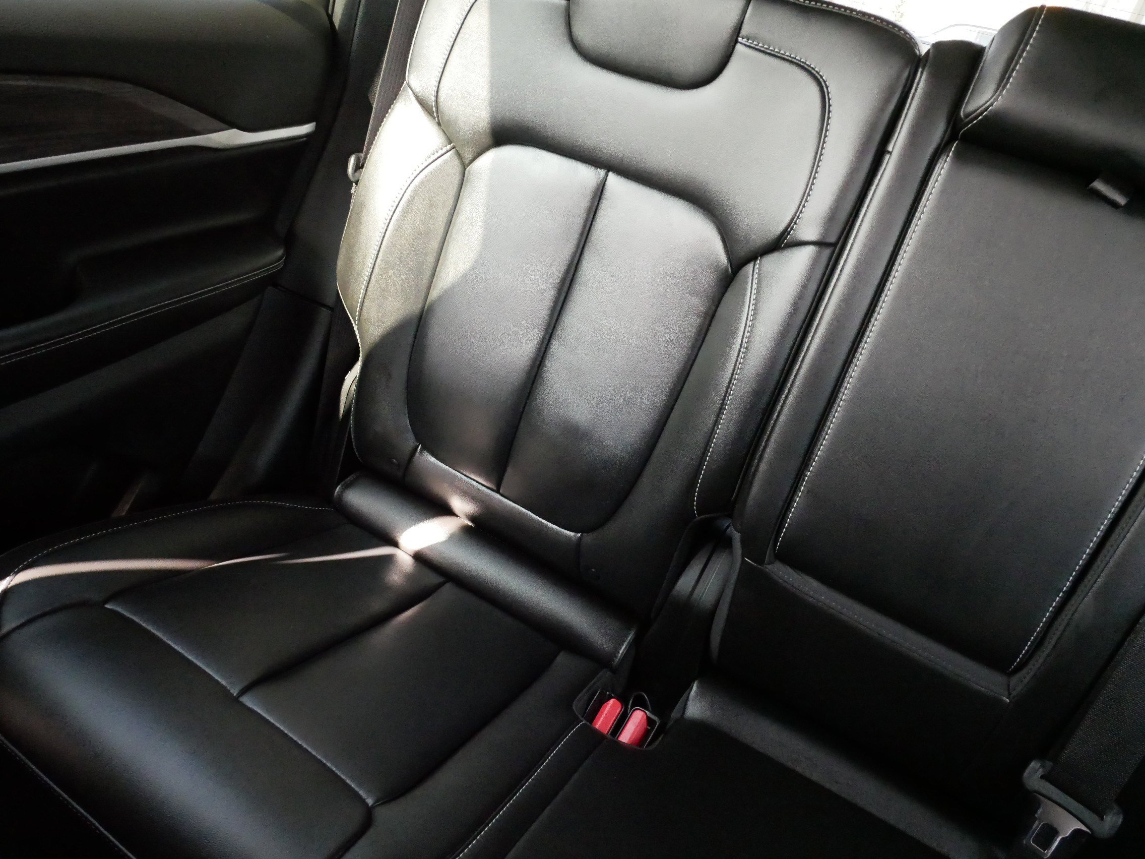 Used 2023 Jeep Grand Cherokee Limited w/ Black Appearance Package image 12