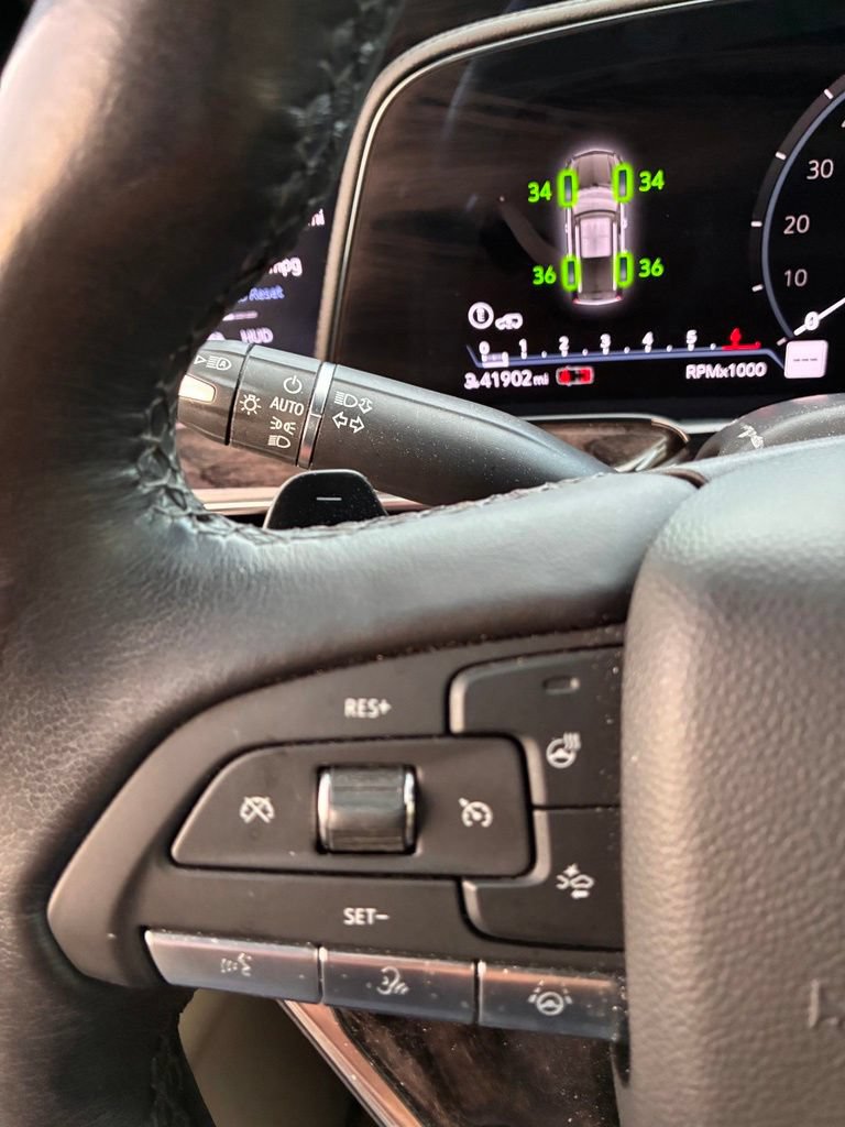 Used 2023 Cadillac Escalade Premium Luxury w/ Performance Package AWD/4WD image 34