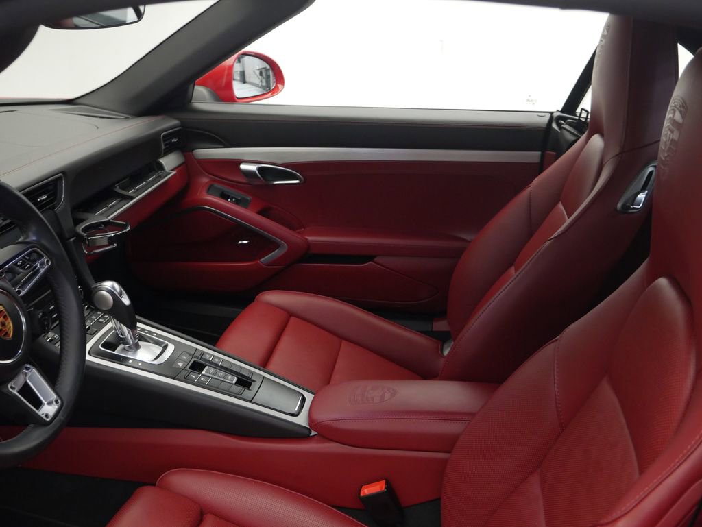Certified 2019 Porsche 911 Carrera 4 image 5