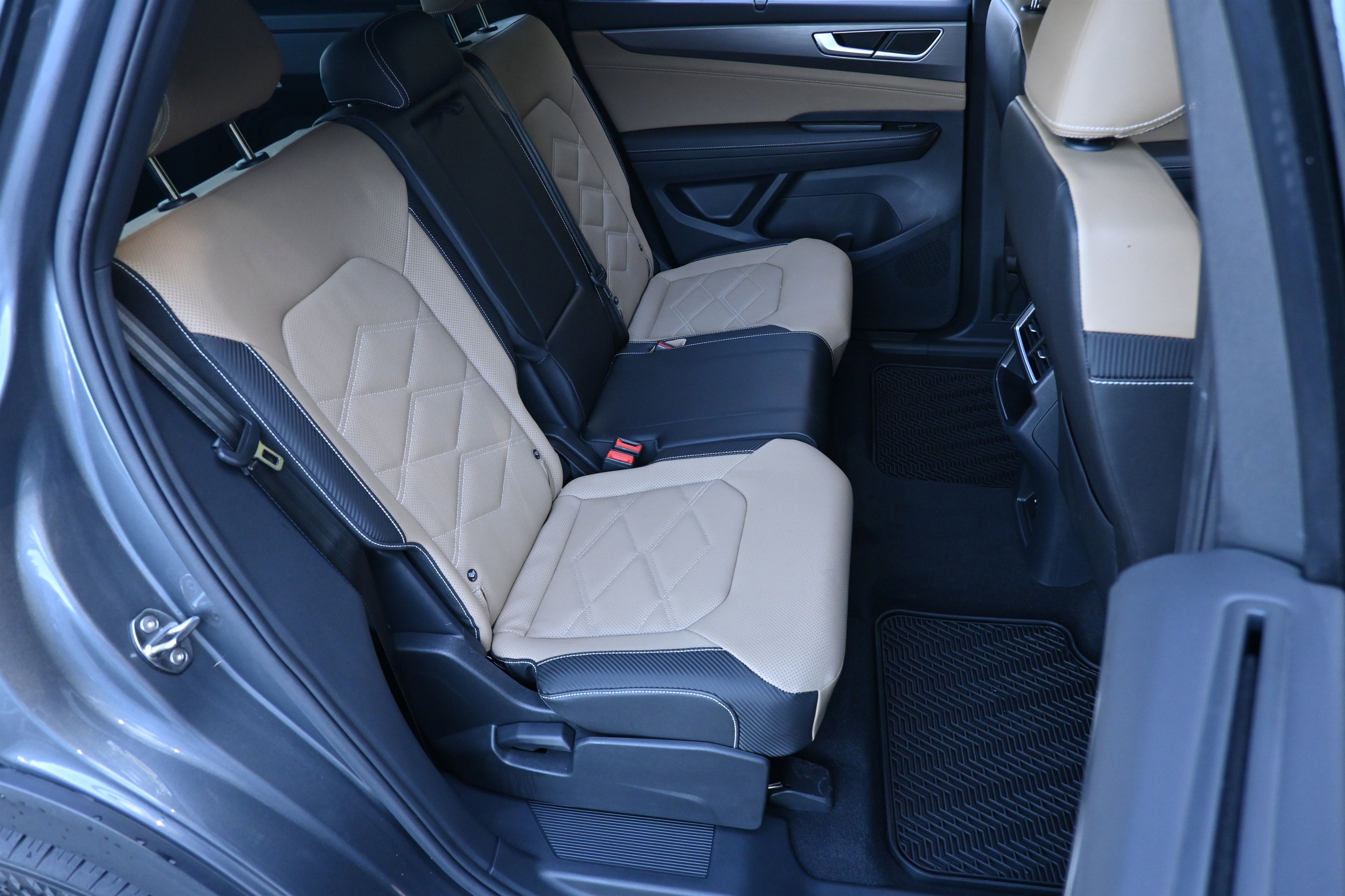 Used 2025 Volkswagen Atlas Cross Sport SE image 19