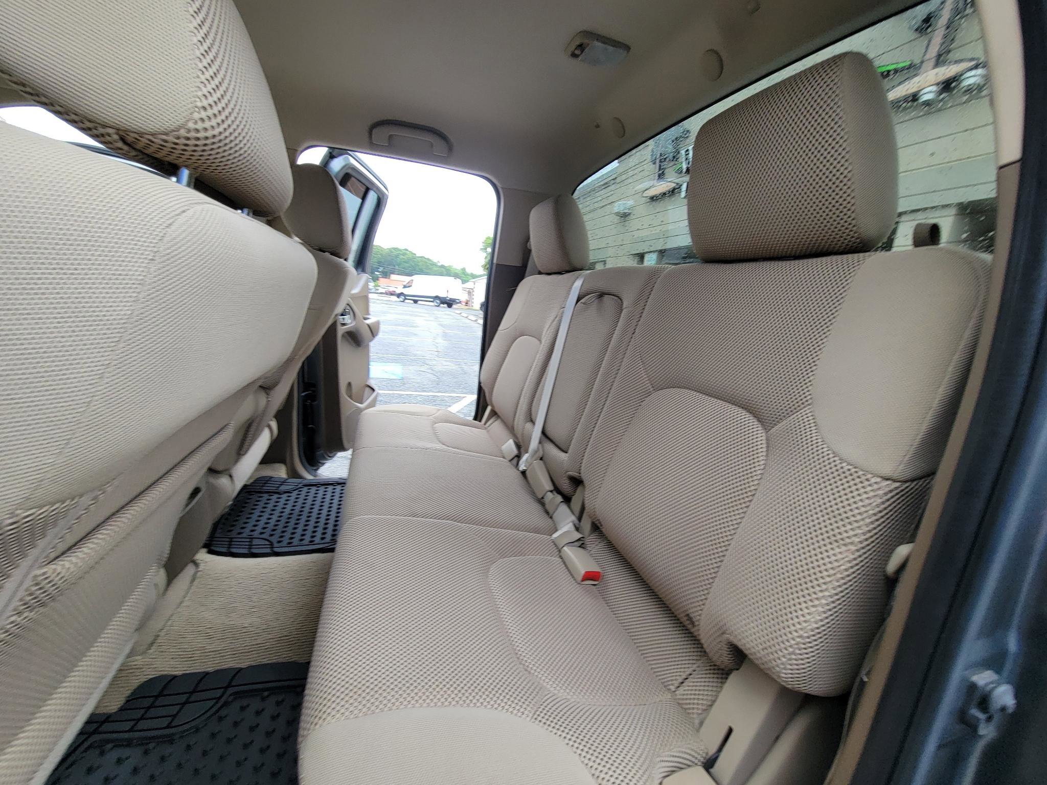 Used 2007 Nissan Frontier SE w/ SE Value Truck Pkg AWD/4WD image 34