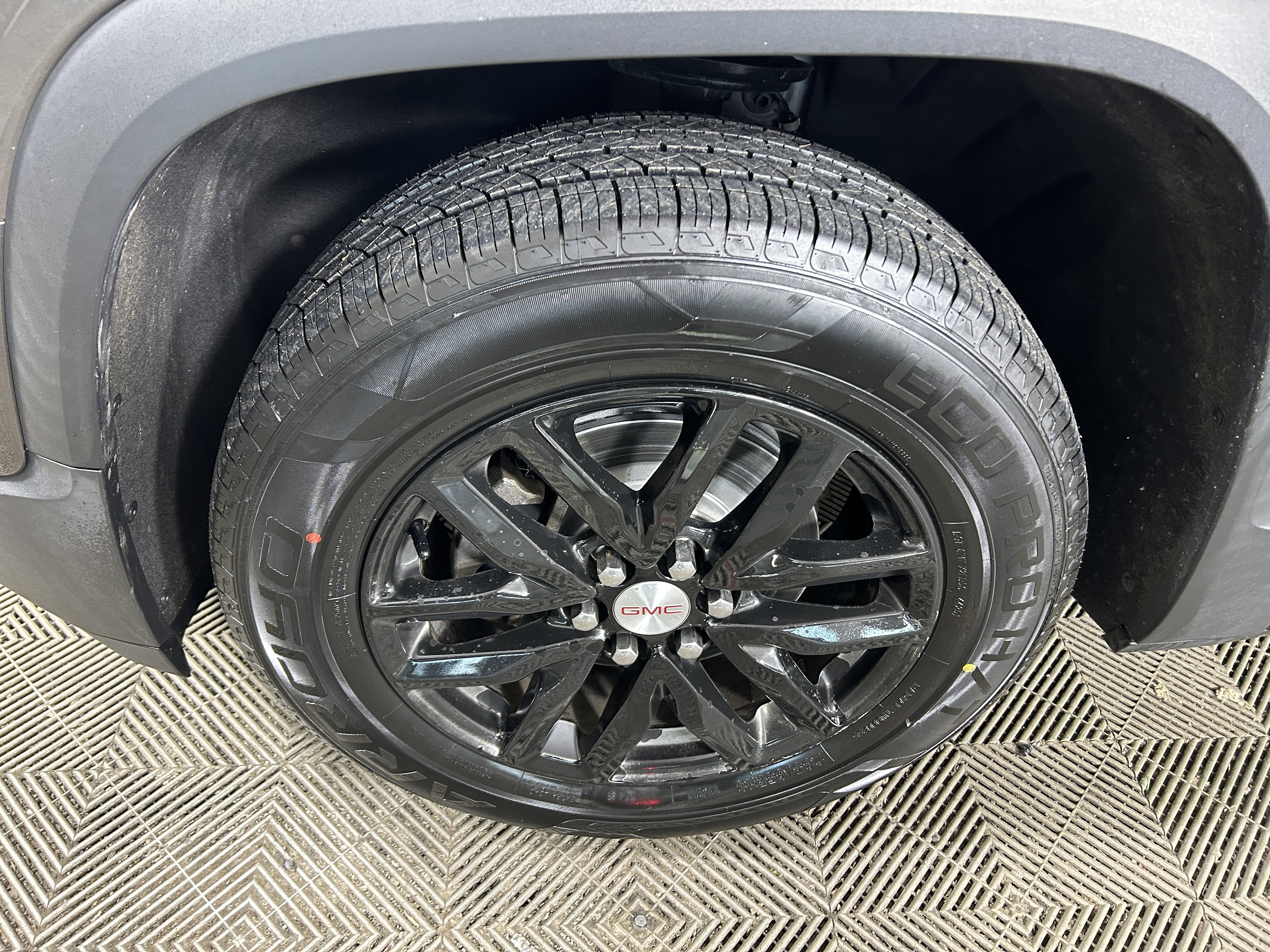 Used 2019 GMC Acadia SLT image 9